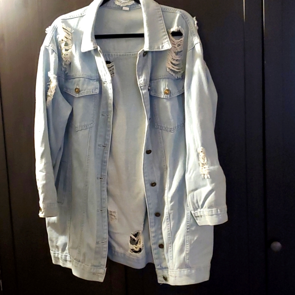 Oversized distressed Lightwash denim jacket